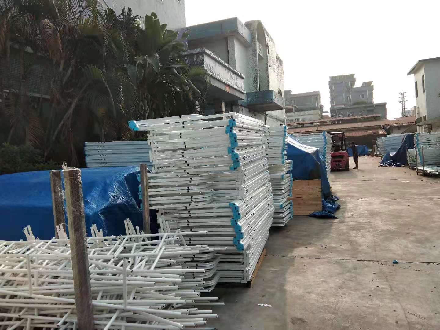 學(xué)生公寓床是卡扣好還是螺絲好？